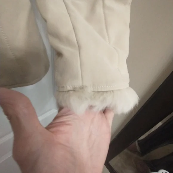 Vintage Cream Puffer Jacket with Faux Fur  Collar And Cuffs - Picture 5 of 14